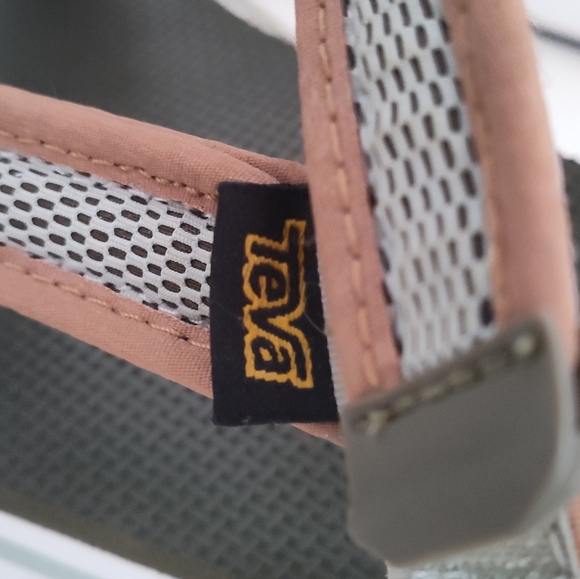 Teva Women's Olive Flatform Universal Mesh Print Strappy Sandals | Size 9 - Picture 4 of 7